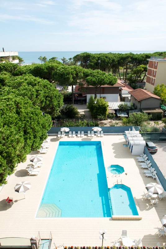 Hotel 3 stelle con piscina Pinarella di Cervia
